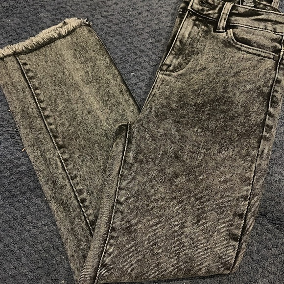 Kendall and Kylie Jeans - Picture 4 of 5